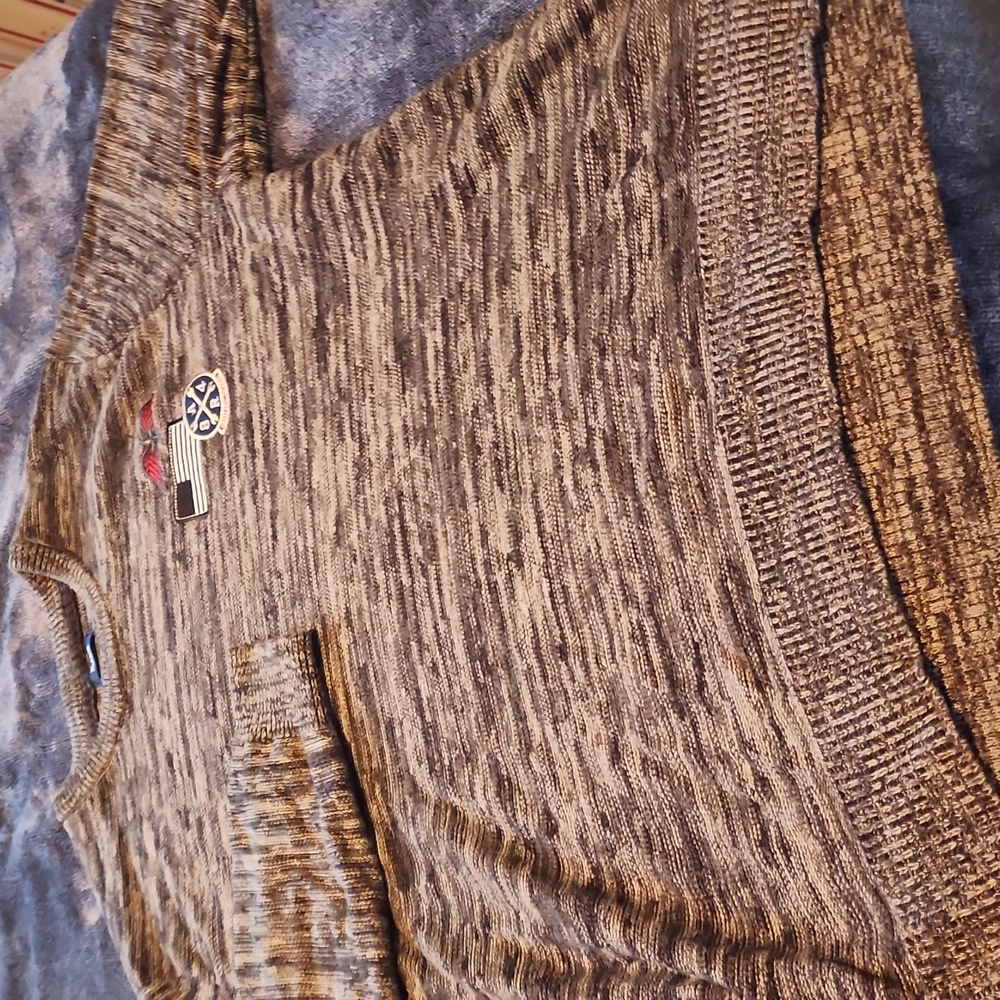 Large American Rag Sweater. - Picture 2 of 3